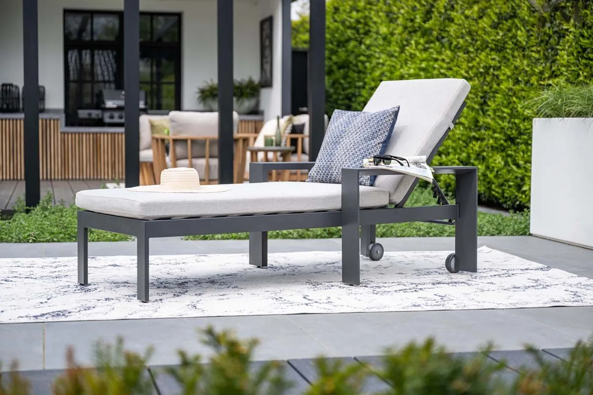 Levanto ligbed - carbon black - valley sand Levanto ligbed - carbon black - valley sand