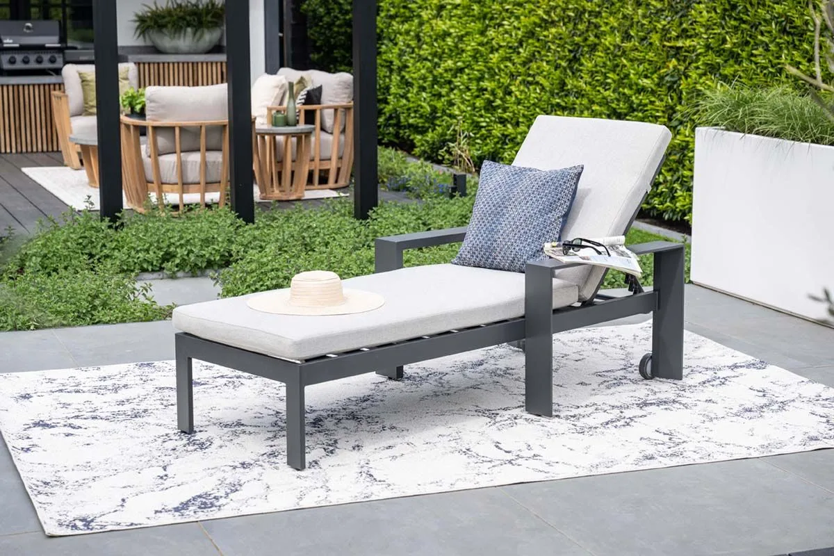 Levanto ligbed - carbon black - valley sand Levanto ligbed - carbon black - valley sand