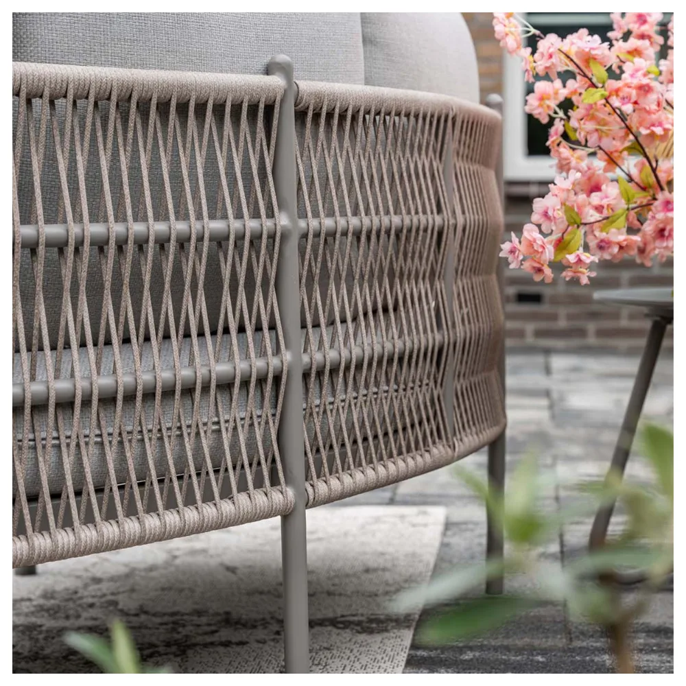 Solita loungeset in de tuin detail van de achterkant met rope