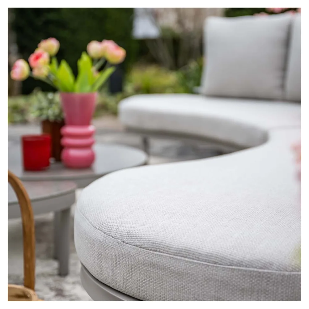 Solita loungeset in de tuin detail van de zitkussens