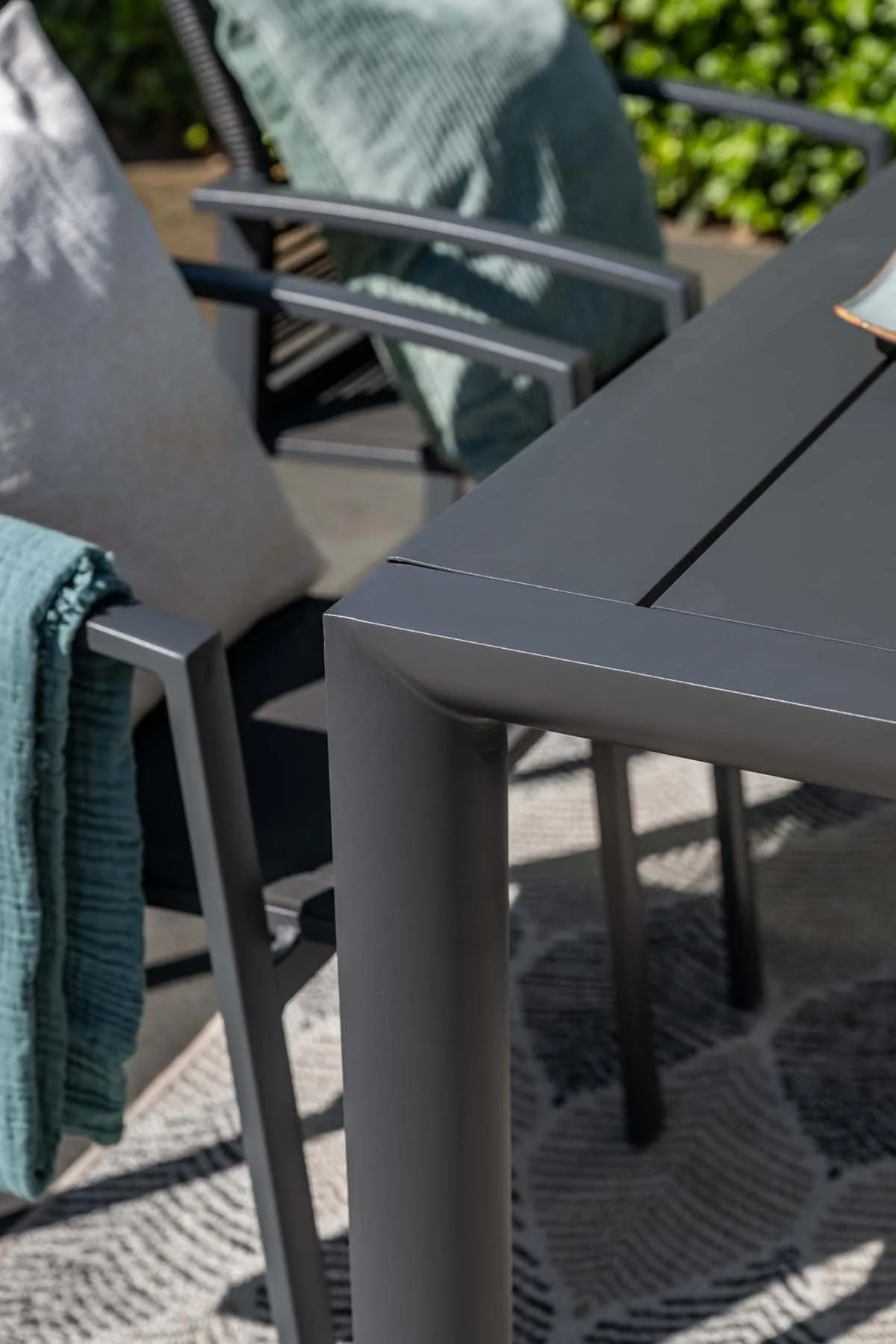 Salon de jardin cinq pièces - Chaises Limone - Table Gosford - Garden Impressions
